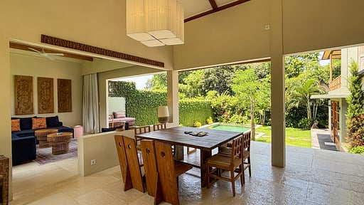 Villa Bumi Dining area