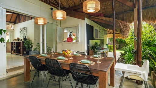 Villa Celeste Dining area