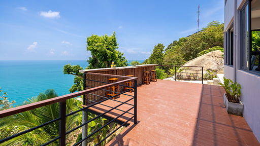 Villa Cholchalee Rooftop lounge