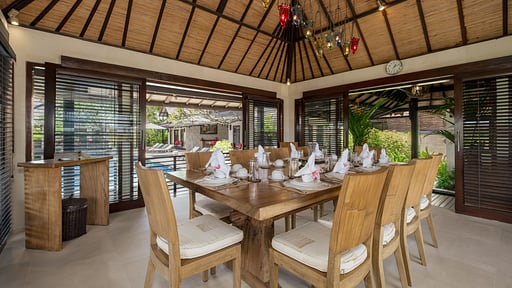 Villa Coraffan Dining area