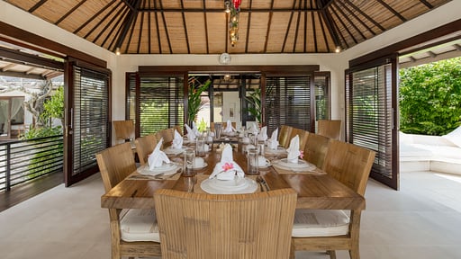 Villa Coraffan Dining area