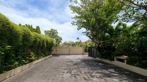 Villa Coraffan Parking areas