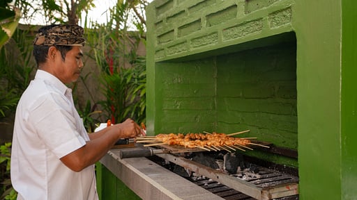 Villa Desa Roro Estate BBQ equipment