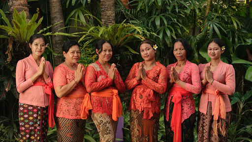 Villa Desa Roro Estate Villa staff