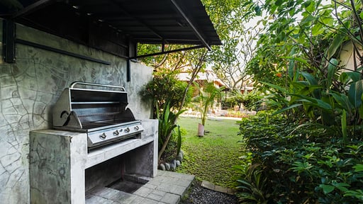Villa Desa Roro BBQ equipment