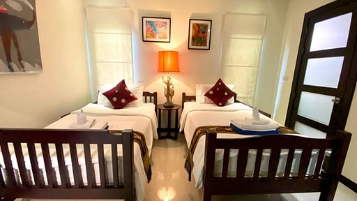 Villa Emerald Bedroom 7