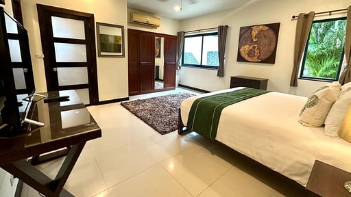 Villa Emerald Bedroom 8
