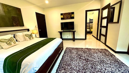 Villa Emerald Bedroom 8