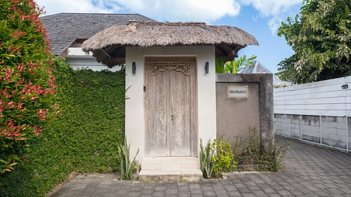 Villa Hiburan 2 Parking areas