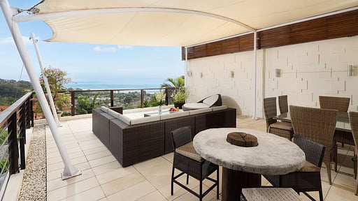 Villa Jamalu Rooftop lounge