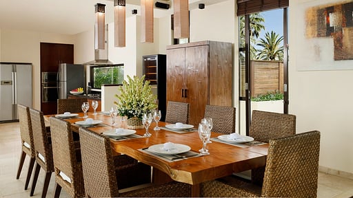 Villa Jamalu Dining area