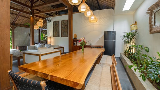 Villa Karmagali Обеденная зона