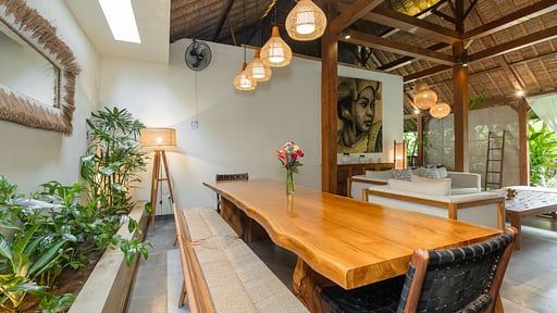 Villa Karmagali Обеденная зона