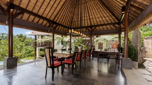 Villa Kembang Dining area 