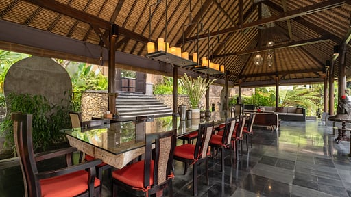 Villa Kembang Dining area 