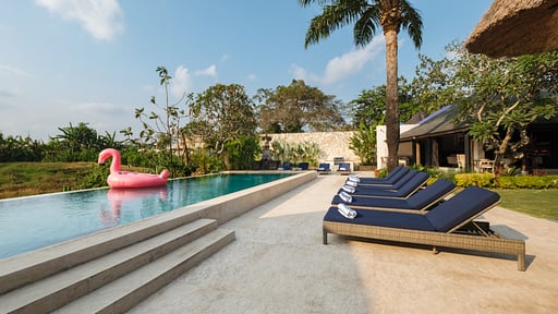 Villa Kubu Dewi Sri Kolam renang