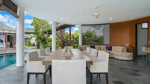 Villa Lingkar Dining area
