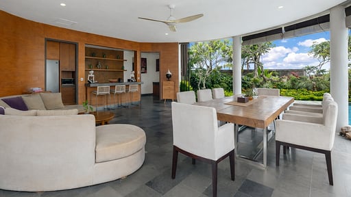 Villa Lingkar Dining area