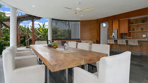 Villa Lingkar Dining area