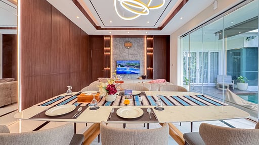 Villa Louis Dining area