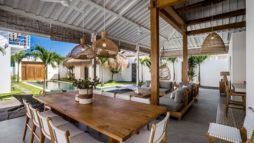 Villa Makena & Passion Dining area 1