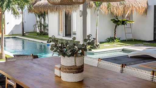 Villa Makena & Passion Dining area 1