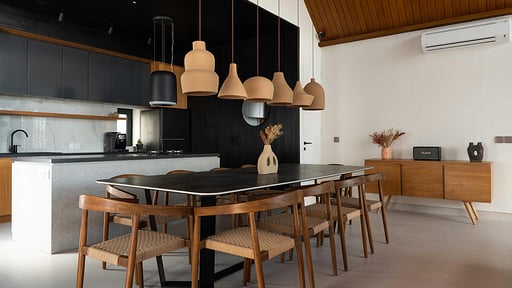 Makia Penthouse Dining area