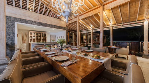 Villa Mannao Dining area
