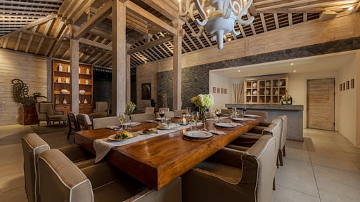 Villa Mannao Dining area