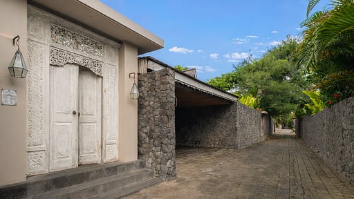 Villa Mannao Parking areas