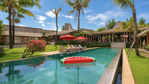Villa Mannao Swimming pool 1