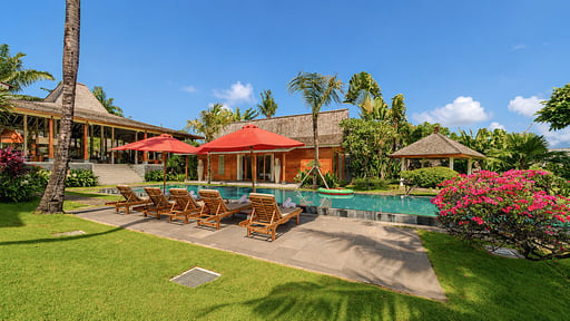 Villa Mannao Swimming pool 1