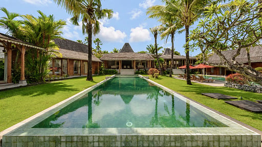 Villa Mannao Swimming pool 2