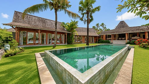 Villa Mannao Swimming pool 2
