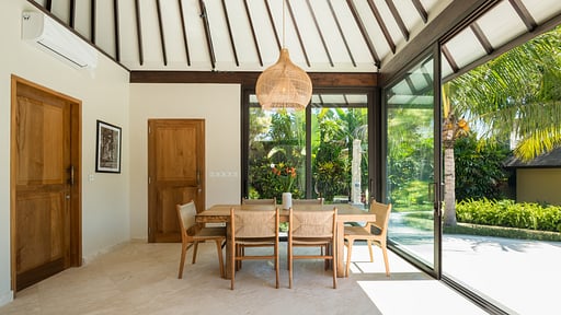 Villa Markisa Dining area