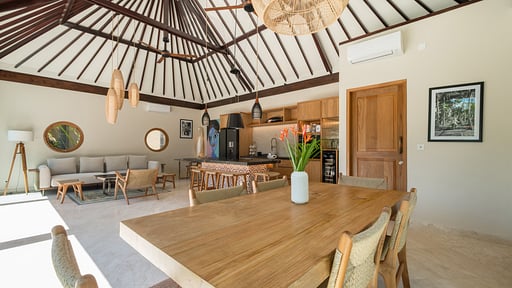 Villa Markisa Dining area
