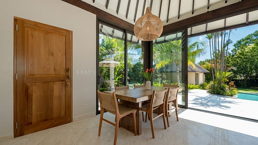 Villa Markisa Dining area