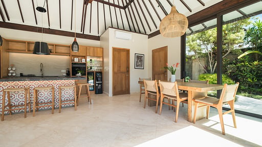 Villa Markisa Dining area