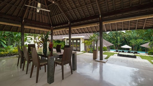 Villa Mata Air Dining area