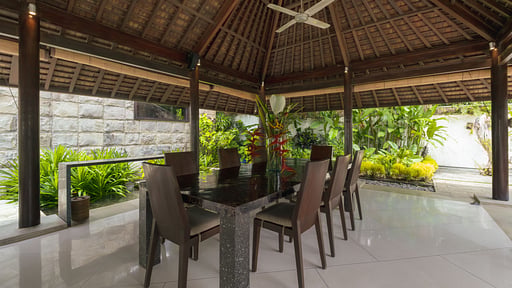 Villa Mata Air Dining area