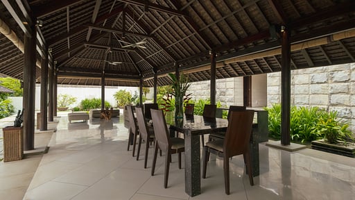 Villa Mata Air Dining area