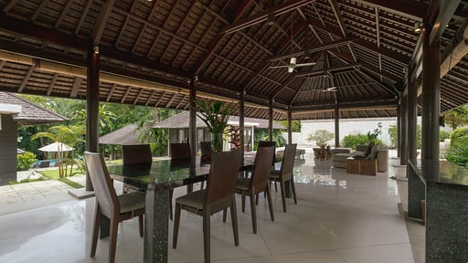 Villa Mata Air Dining area