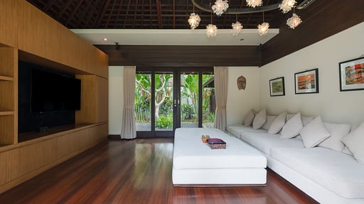 Villa Mata Air Media room