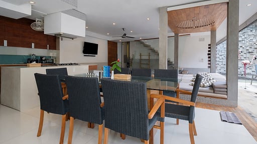 Villa Minggu Dining area