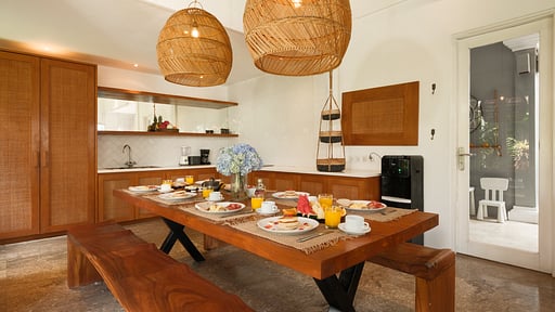 Villa Moana Dining area