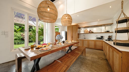 Villa Moana Dining area
