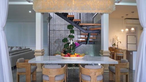 Villa Paletu Dining area