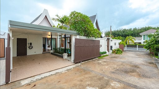V227 Villa Pasak 4 Parking areas