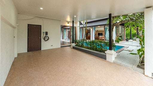 V227 Villa Pasak 4 Parking areas