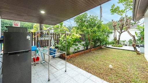 V227 Villa Pasak 4 Parking areas